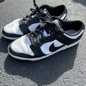 Nike Men's Classic Black and White Sneakers